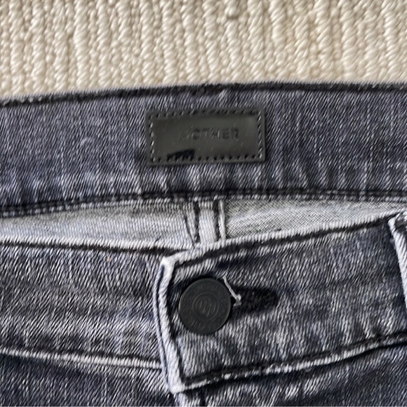 Mother High Waisted Rascal Ankle Step
Fray Jeans 31 - Picture 5 of 9